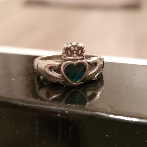 Claddagh Ring - Picture 1 of 3